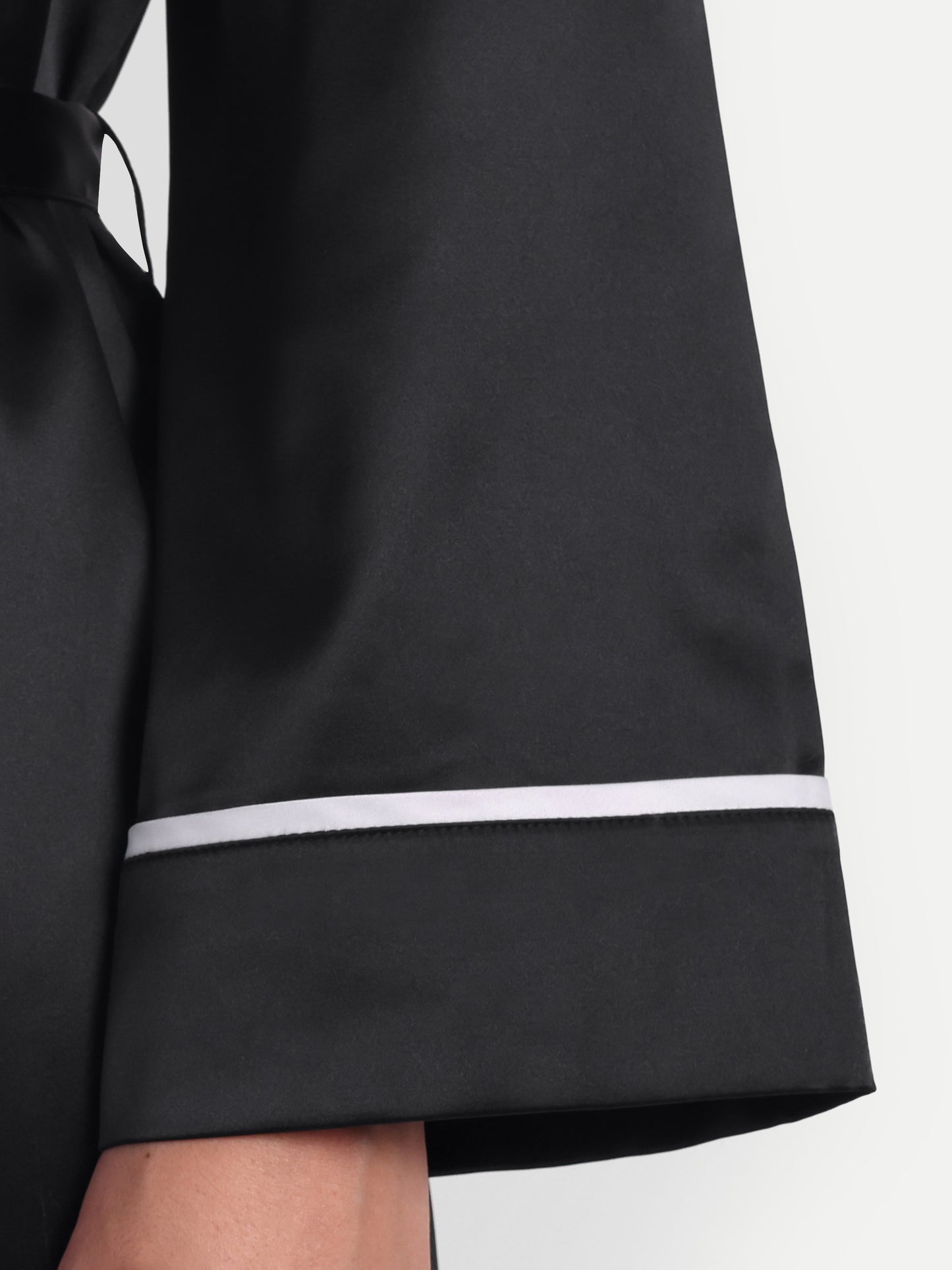 Verse Kimono In Black