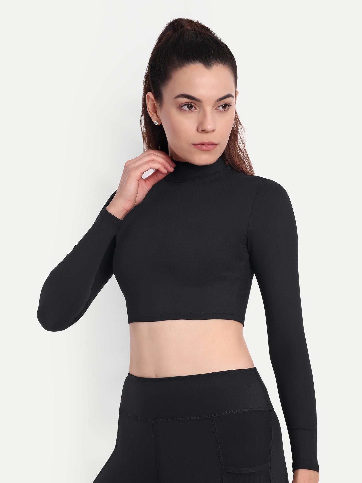 ELLE CROP TOP IN BLACK