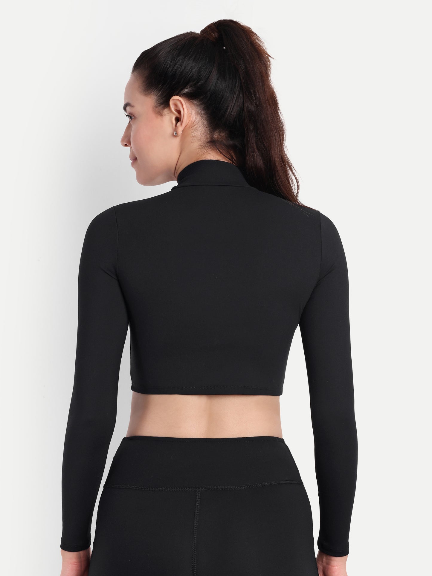ELLE CROP TOP IN BLACK